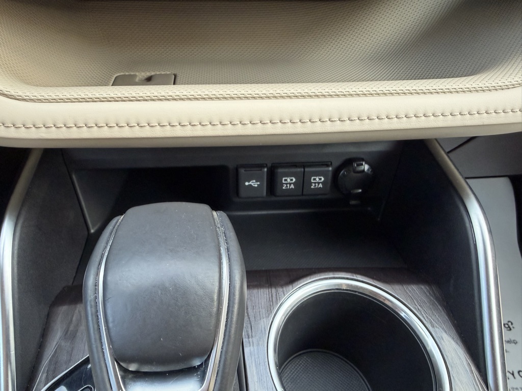 used 2021 Toyota Highlander Hybrid car, priced at $40,903