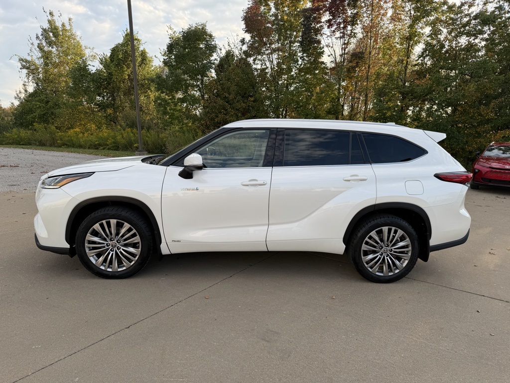 used 2021 Toyota Highlander Hybrid car, priced at $40,903