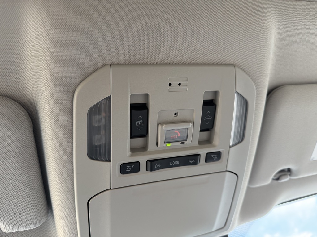 used 2021 Toyota Highlander Hybrid car, priced at $40,903