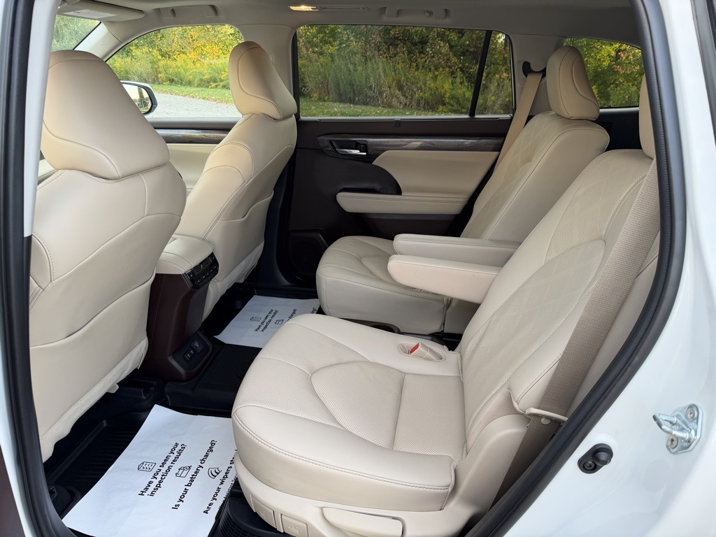 used 2021 Toyota Highlander Hybrid car, priced at $40,903