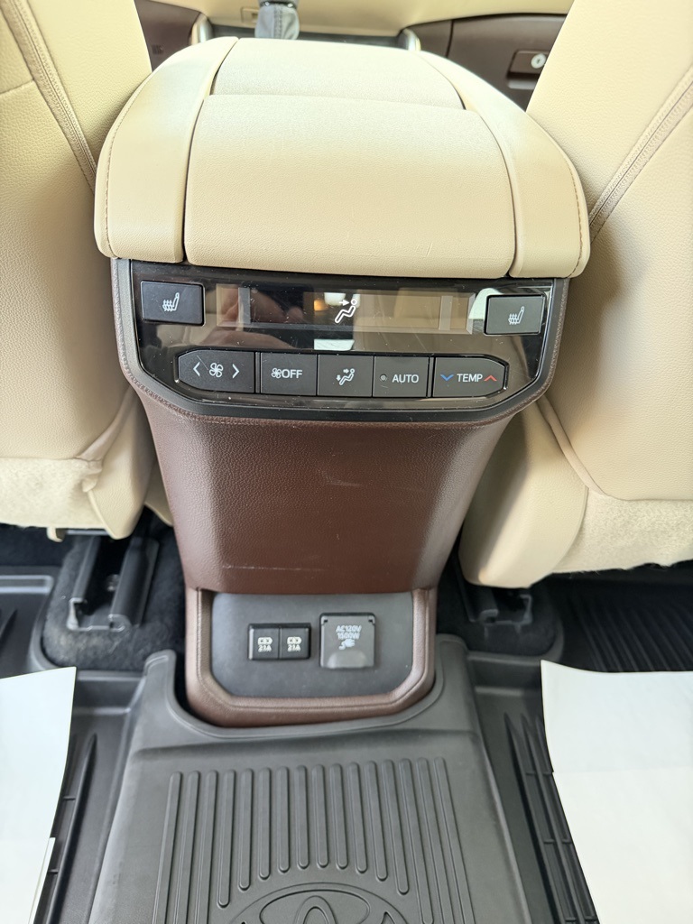 used 2021 Toyota Highlander Hybrid car, priced at $40,903
