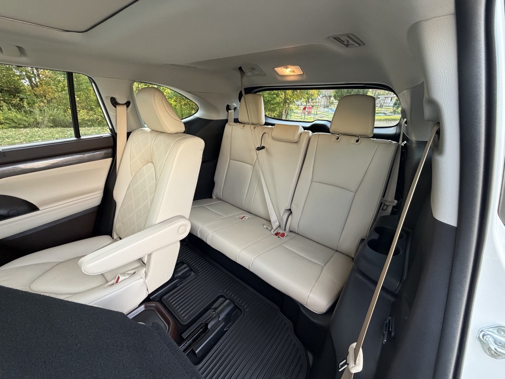 used 2021 Toyota Highlander Hybrid car, priced at $40,903