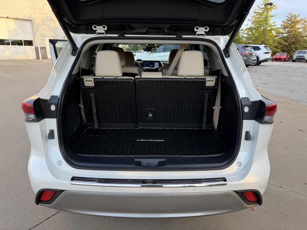 used 2021 Toyota Highlander Hybrid car, priced at $40,903