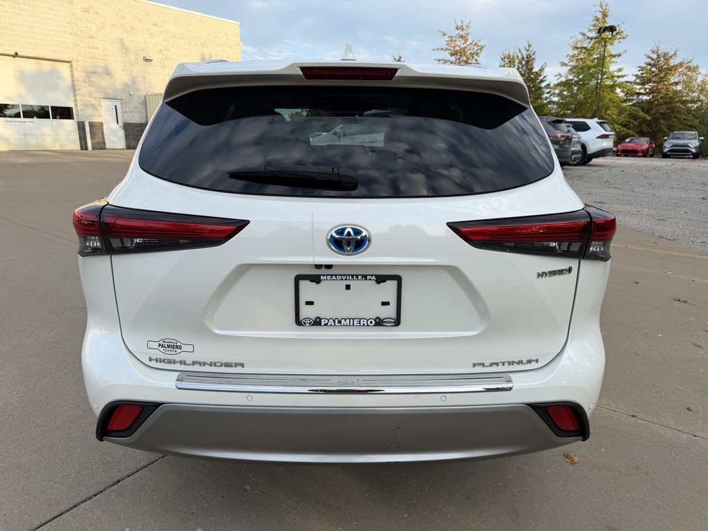 used 2021 Toyota Highlander Hybrid car, priced at $40,903