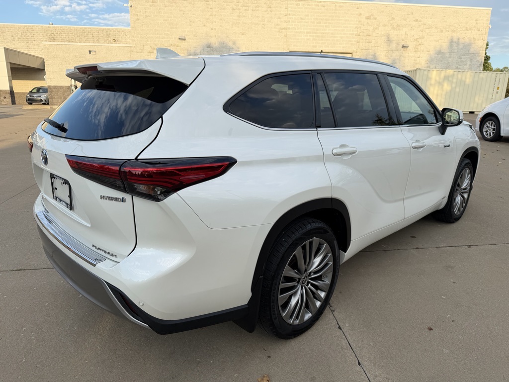 used 2021 Toyota Highlander Hybrid car, priced at $40,903