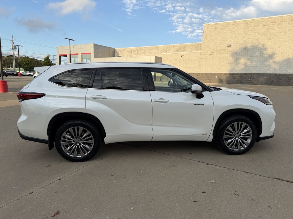 used 2021 Toyota Highlander Hybrid car, priced at $40,903