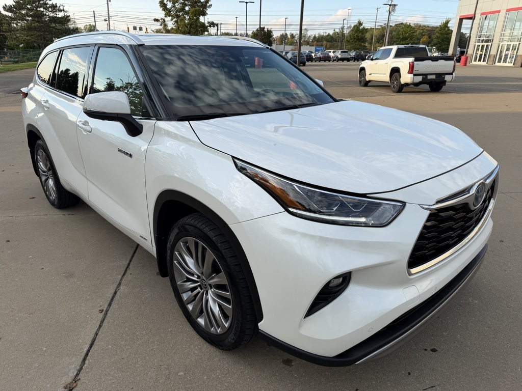 used 2021 Toyota Highlander Hybrid car, priced at $40,903