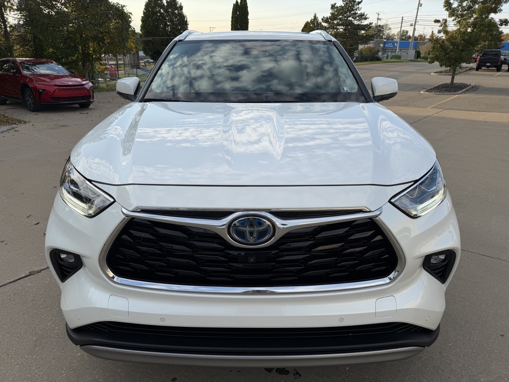 used 2021 Toyota Highlander Hybrid car, priced at $40,903