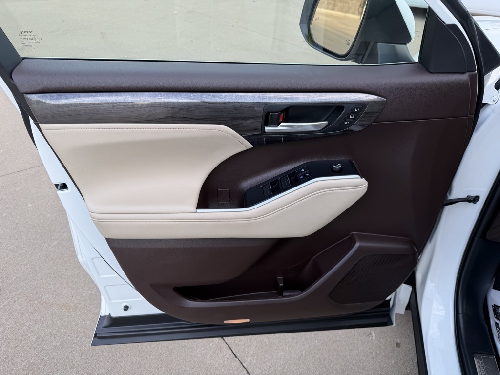 used 2021 Toyota Highlander Hybrid car, priced at $40,903