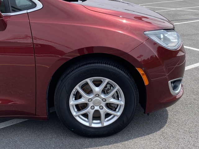 used 2020 Chrysler Pacifica car, priced at $20,709