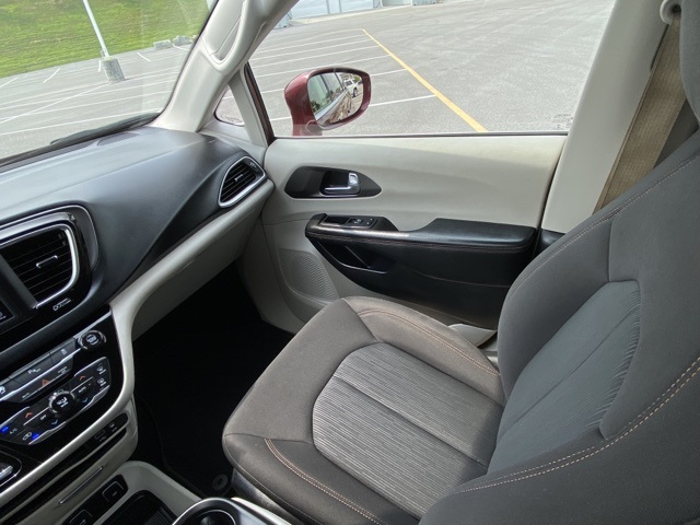 used 2020 Chrysler Pacifica car, priced at $20,709
