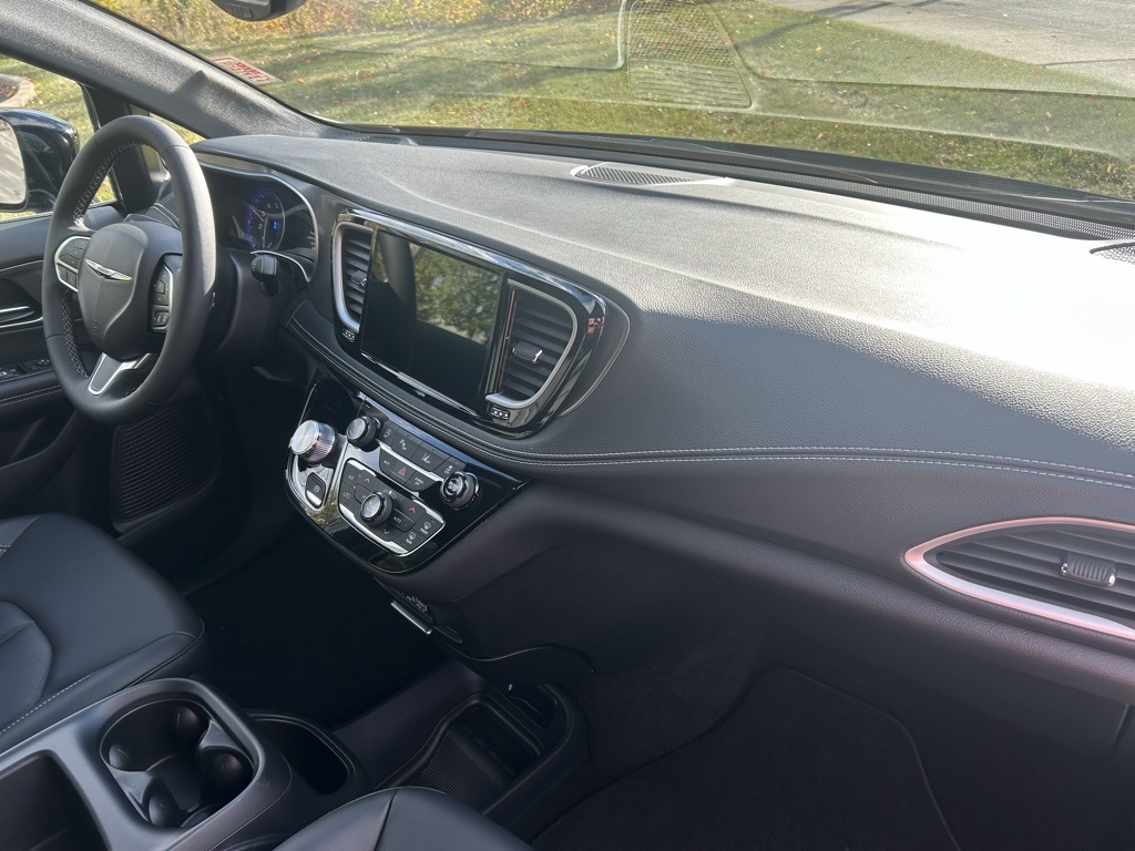 used 2025 Chrysler Pacifica car, priced at $41,000