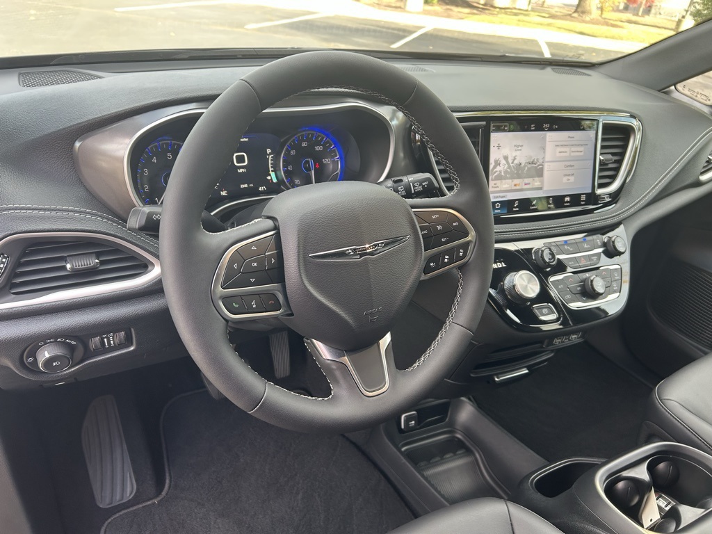 used 2025 Chrysler Pacifica car, priced at $41,000