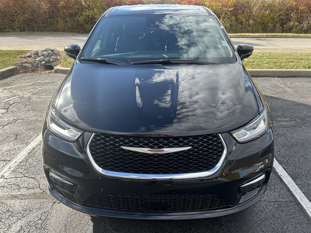used 2025 Chrysler Pacifica car, priced at $41,000