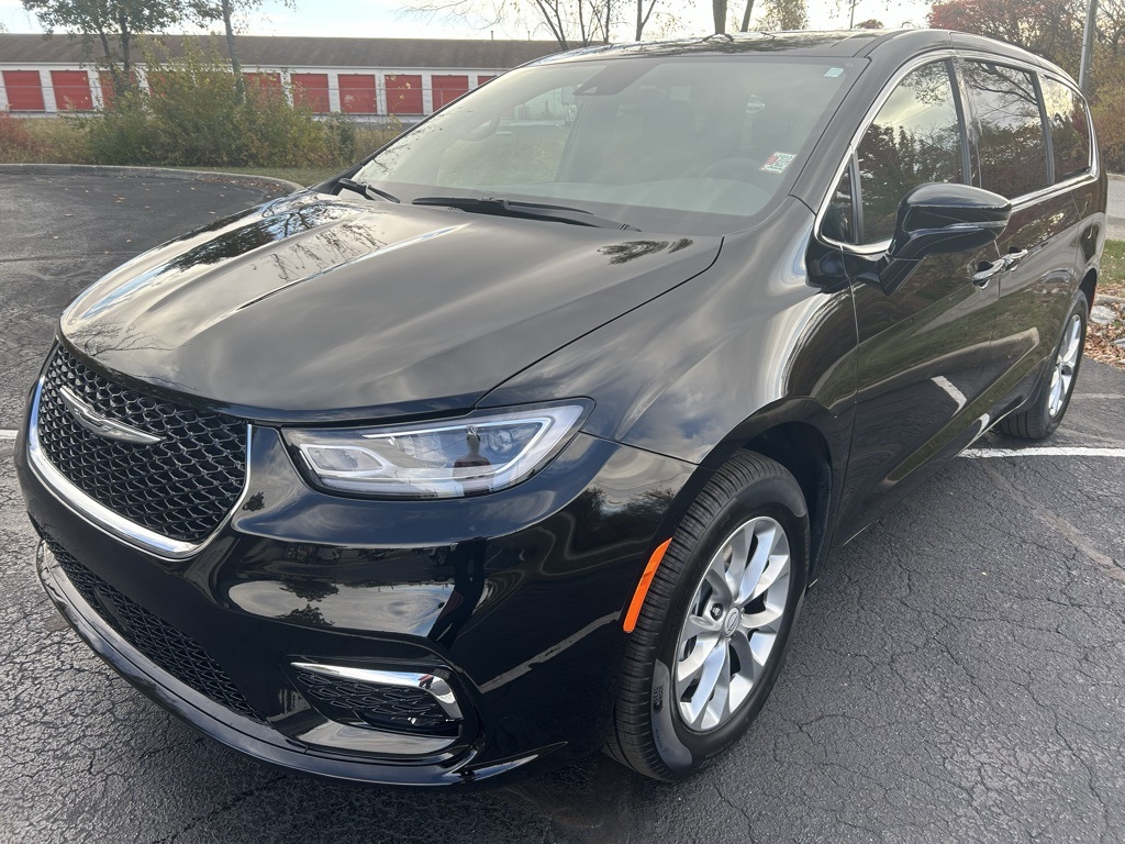 used 2025 Chrysler Pacifica car, priced at $41,000