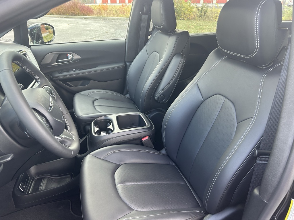 used 2025 Chrysler Pacifica car, priced at $41,000
