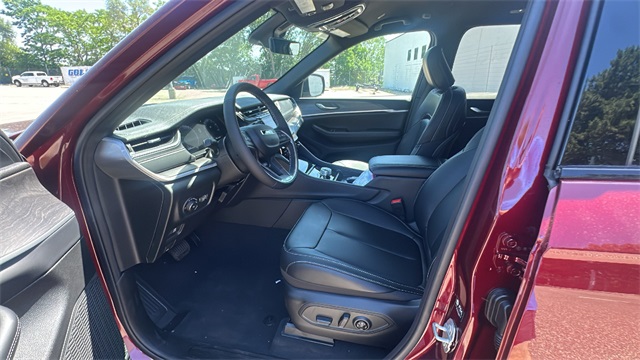 new 2025 Jeep Grand Cherokee car, priced at $46,275