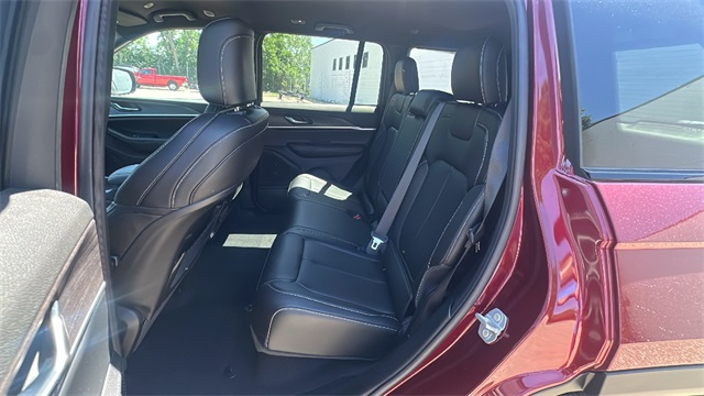 new 2025 Jeep Grand Cherokee car, priced at $46,275
