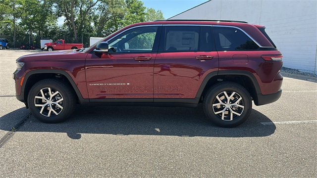 new 2025 Jeep Grand Cherokee car, priced at $46,275