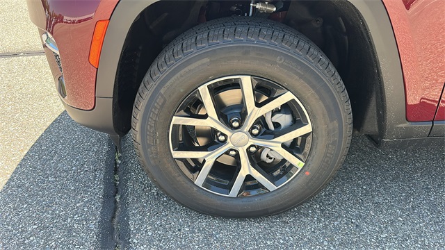 new 2025 Jeep Grand Cherokee car, priced at $46,275