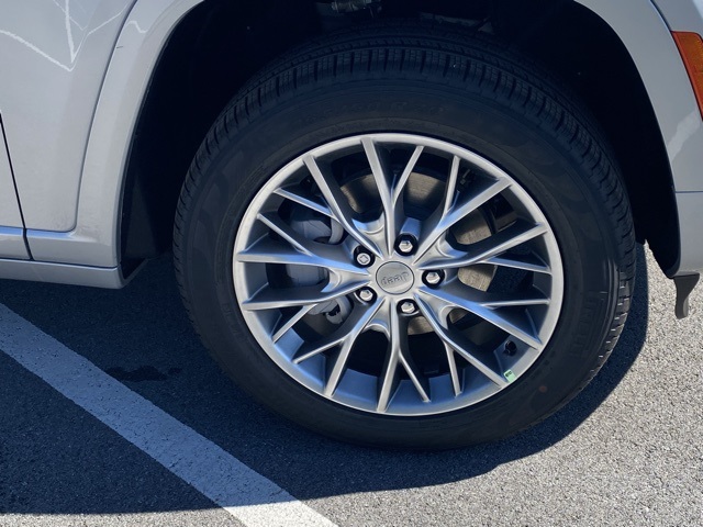 new 2025 Jeep Grand Cherokee car, priced at $52,998