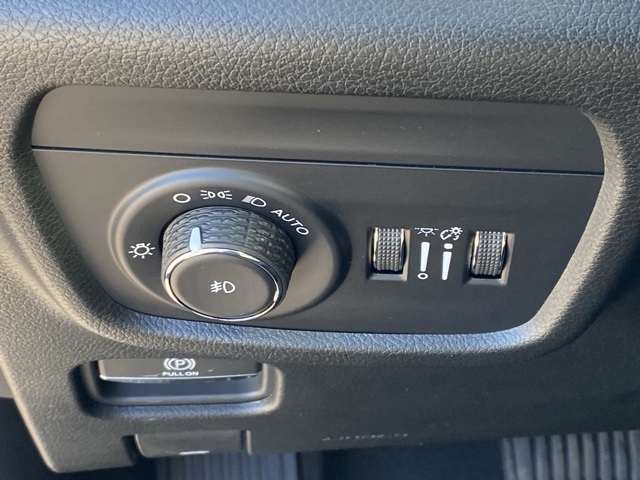 new 2025 Jeep Grand Cherokee car, priced at $52,998