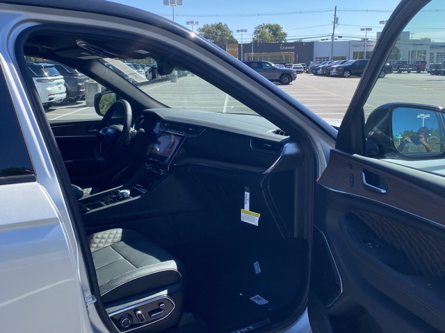 new 2025 Jeep Grand Cherokee car, priced at $52,998