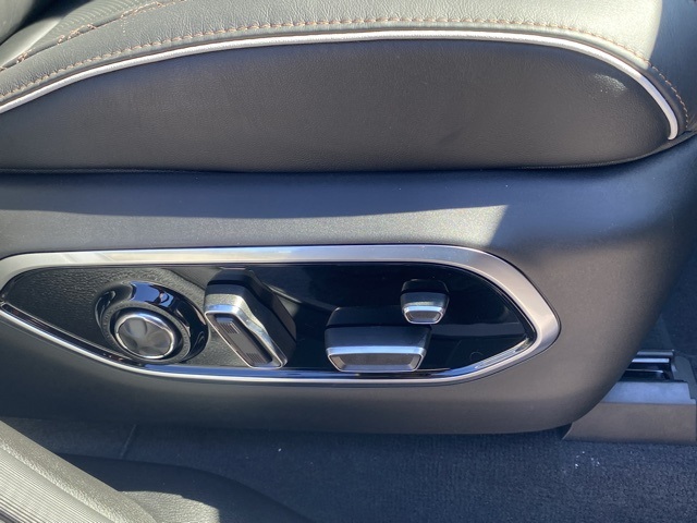 new 2025 Jeep Grand Cherokee car, priced at $52,998