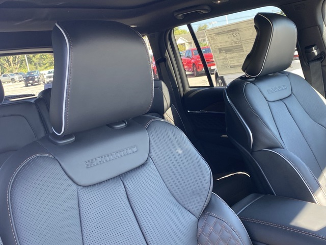 new 2025 Jeep Grand Cherokee car, priced at $52,998