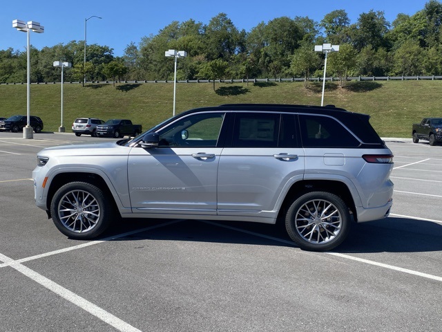 new 2025 Jeep Grand Cherokee car, priced at $52,998