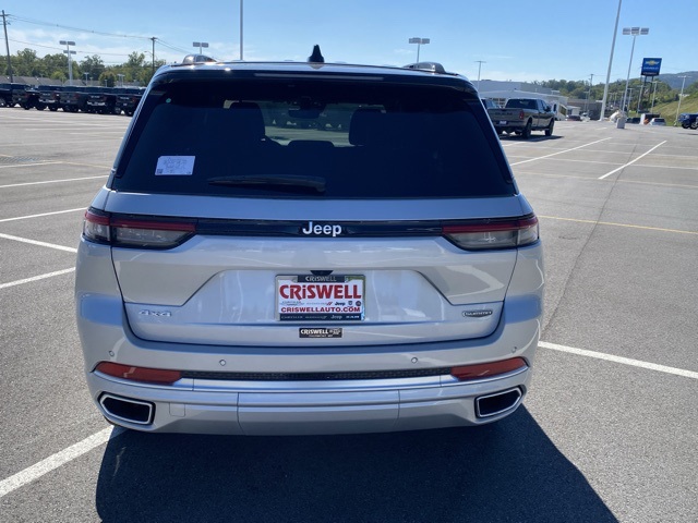 new 2025 Jeep Grand Cherokee car, priced at $52,998
