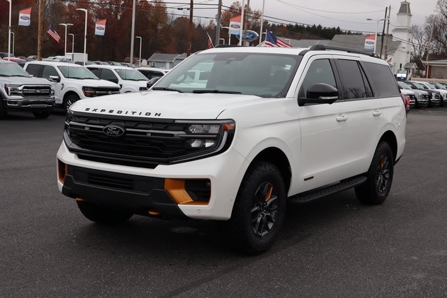 new 2025 Ford Expedition car, priced at $85,180