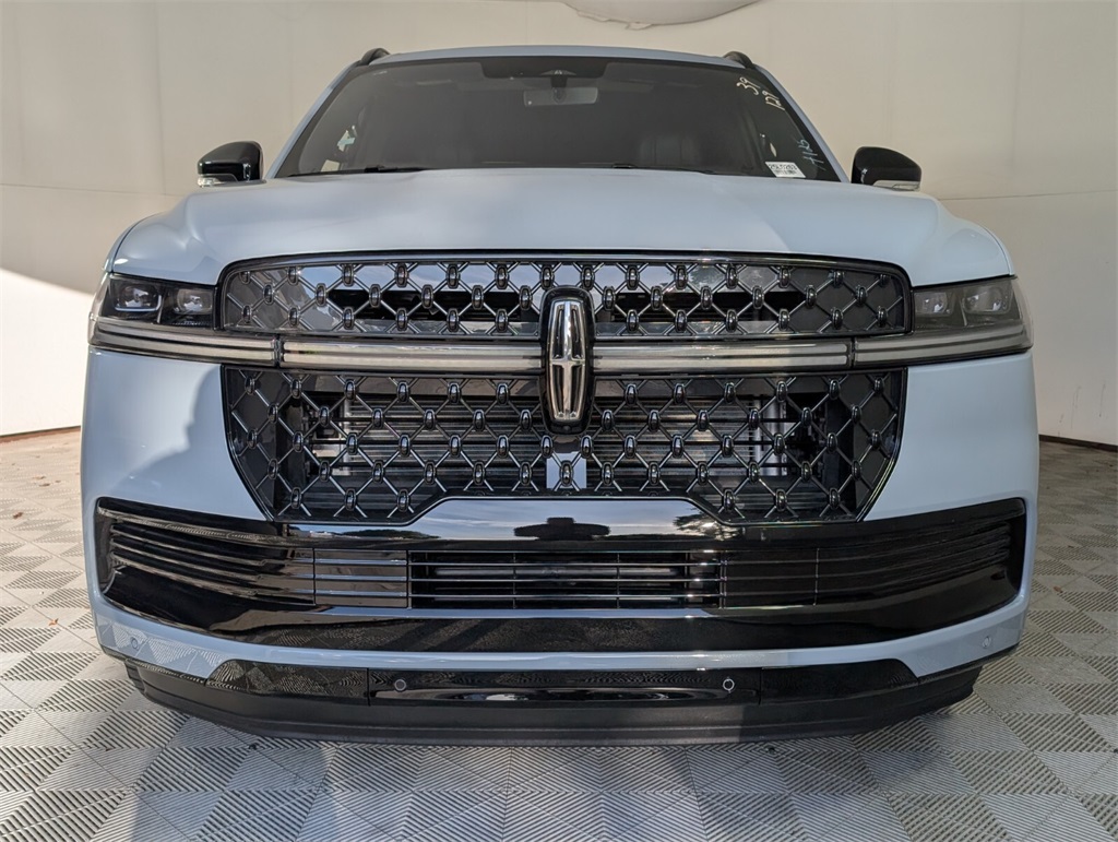 new 2025 Lincoln Navigator car, priced at $109,300