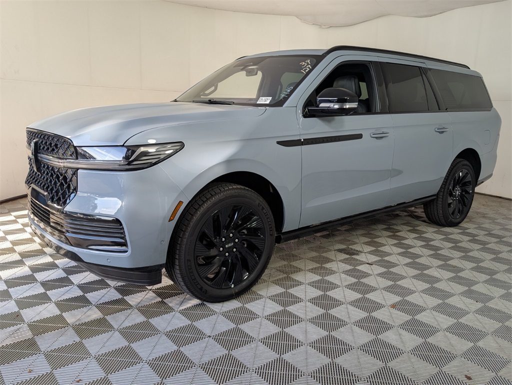 new 2025 Lincoln Navigator car, priced at $109,300