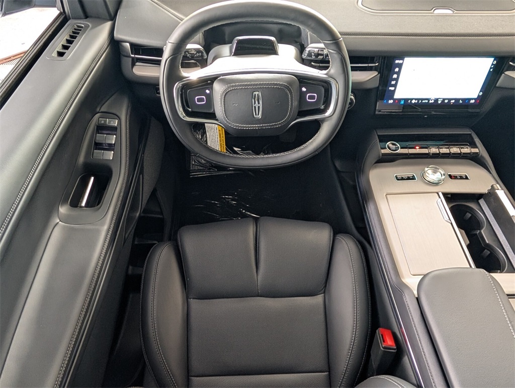 new 2025 Lincoln Navigator car, priced at $109,300