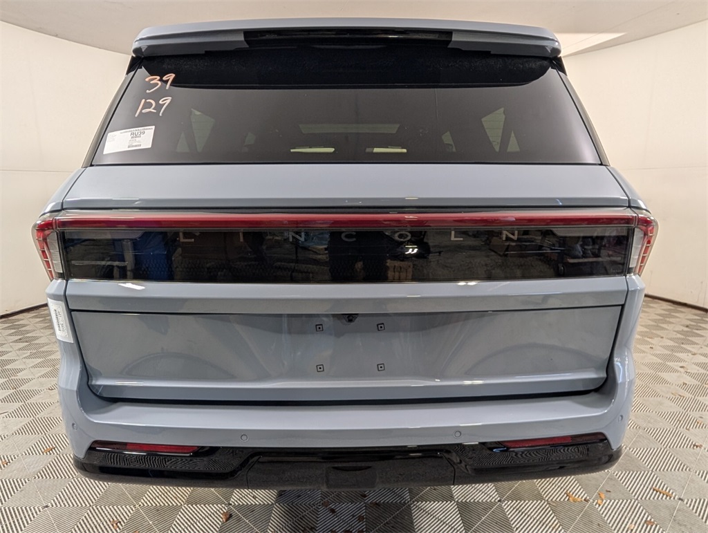 new 2025 Lincoln Navigator car, priced at $109,300