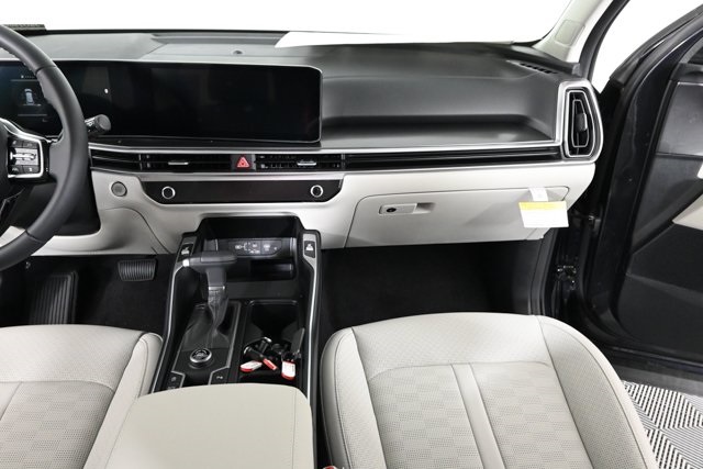 new 2025 Kia Sorento car, priced at $35,394