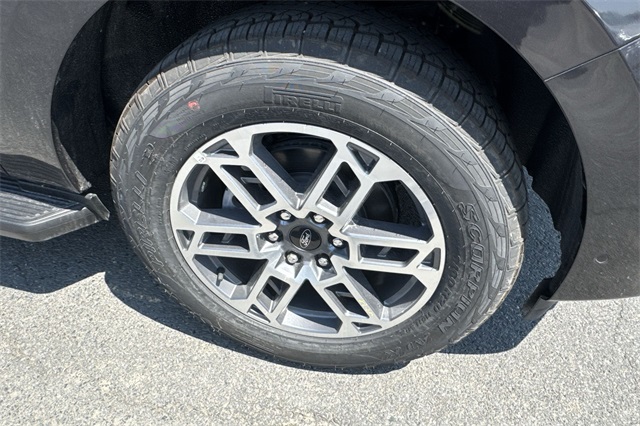 new 2025 Ford Expedition car, priced at $72,300