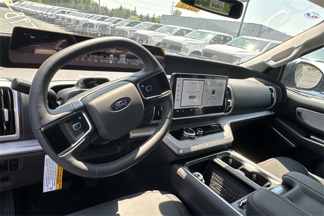 new 2025 Ford Expedition car, priced at $72,300