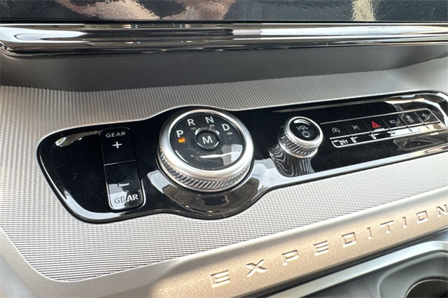 new 2025 Ford Expedition car, priced at $72,300