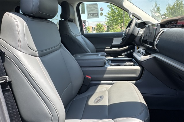 new 2025 Ford Expedition car, priced at $72,300