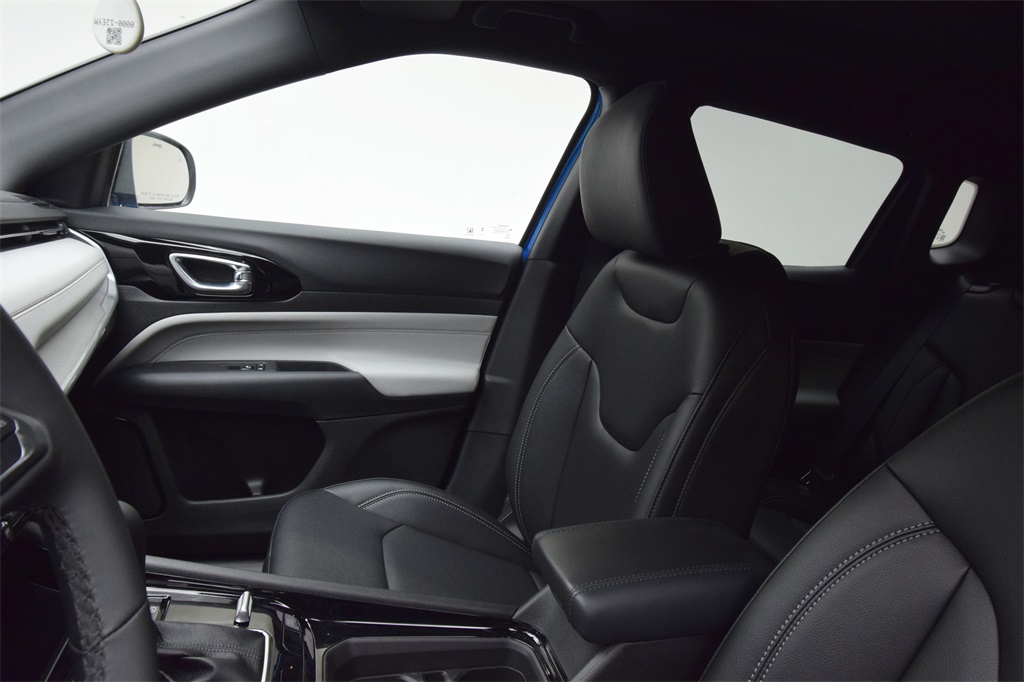new 2025 Jeep Compass car, priced at $39,010