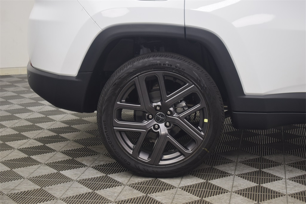 new 2025 Jeep Compass car, priced at $39,010