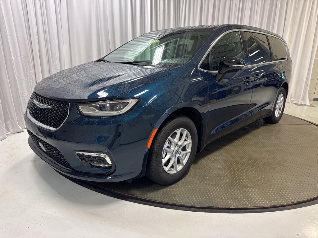 new 2025 Chrysler Pacifica car, priced at $42,383