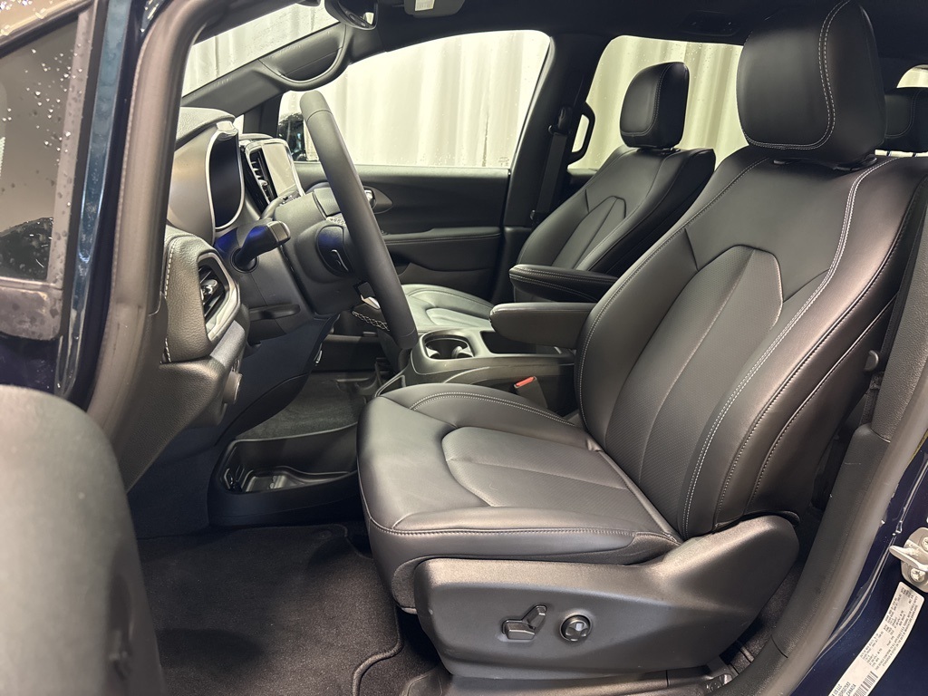 new 2025 Chrysler Pacifica car, priced at $42,383
