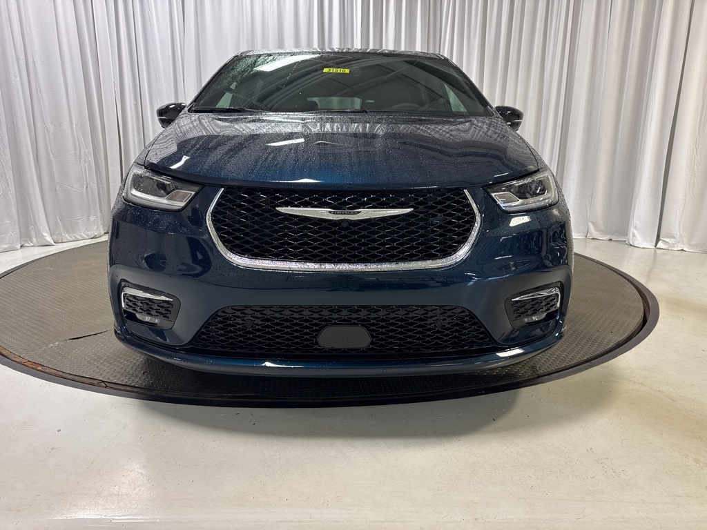 new 2025 Chrysler Pacifica car, priced at $42,383