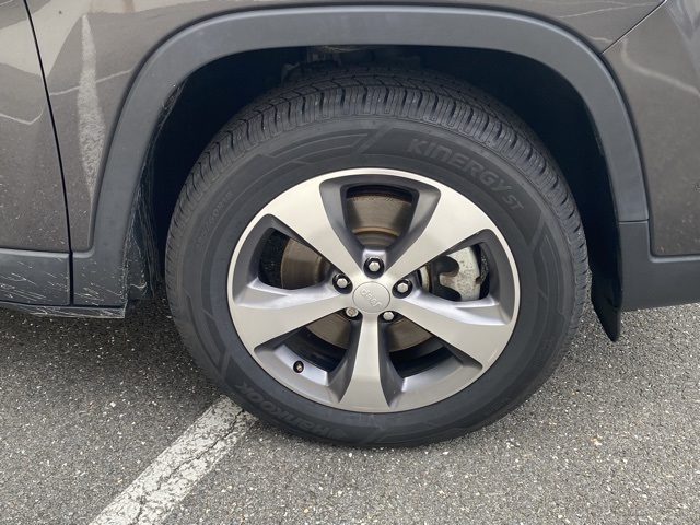 used 2021 Jeep Cherokee car, priced at $21,725