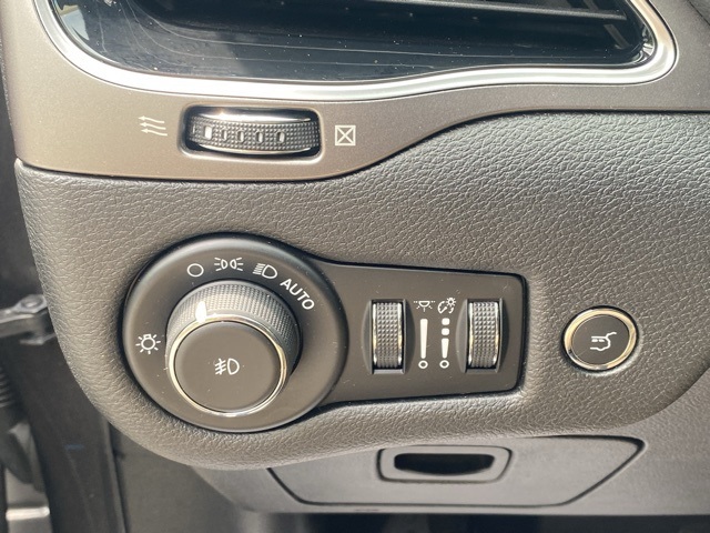 used 2021 Jeep Cherokee car, priced at $21,725