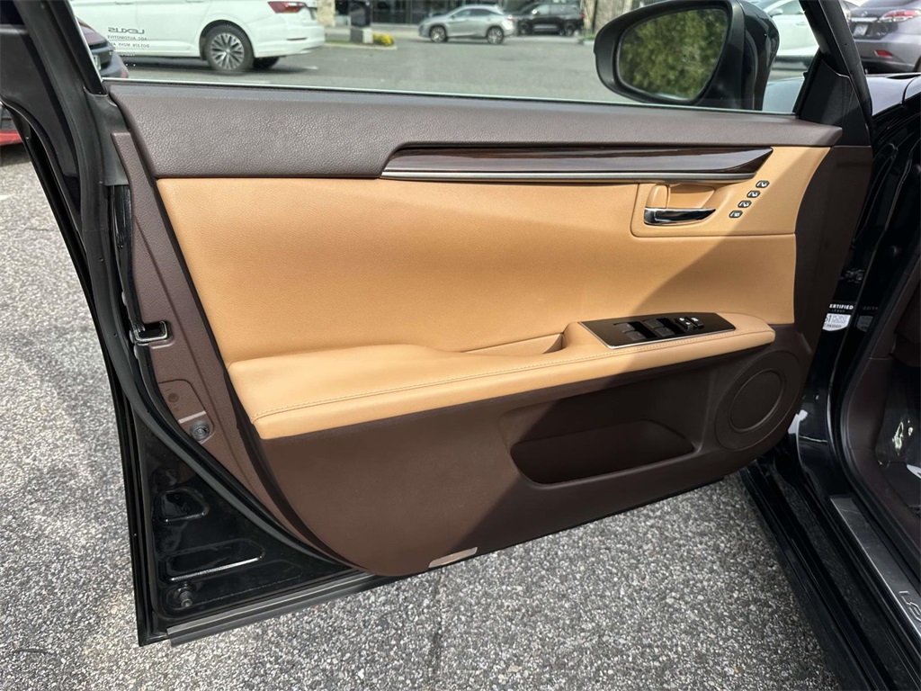 used 2018 Lexus ES car, priced at $27,975