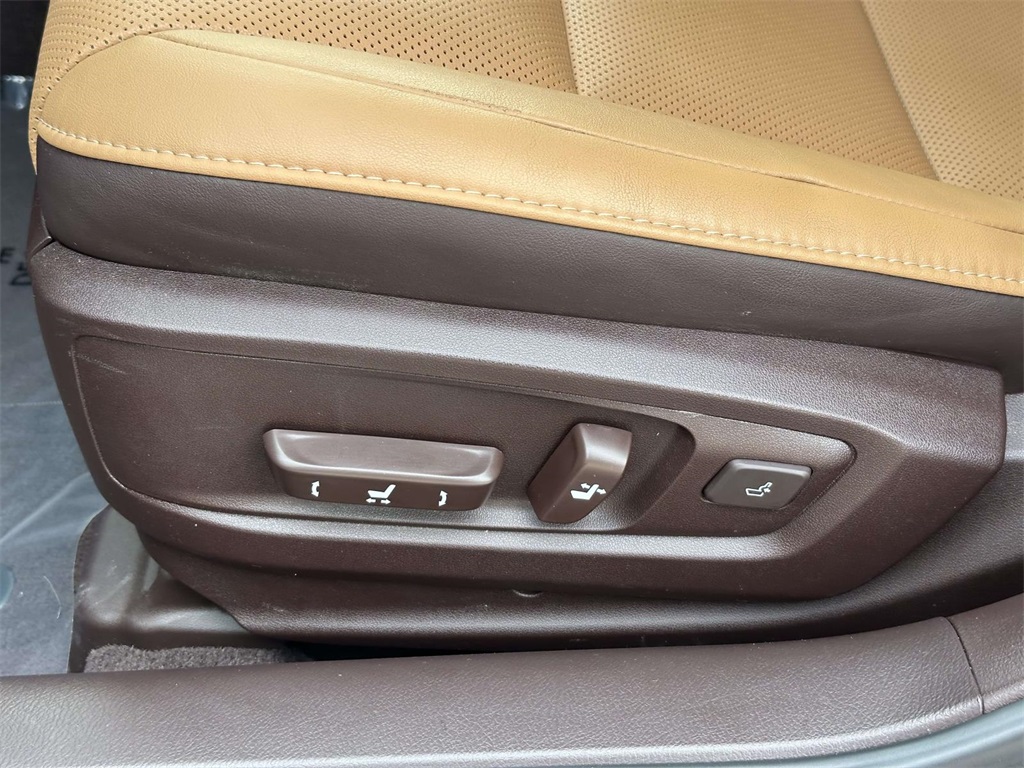 used 2018 Lexus ES car, priced at $27,975